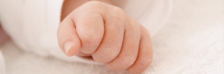 赤ちゃんの爪はいつから切るの？